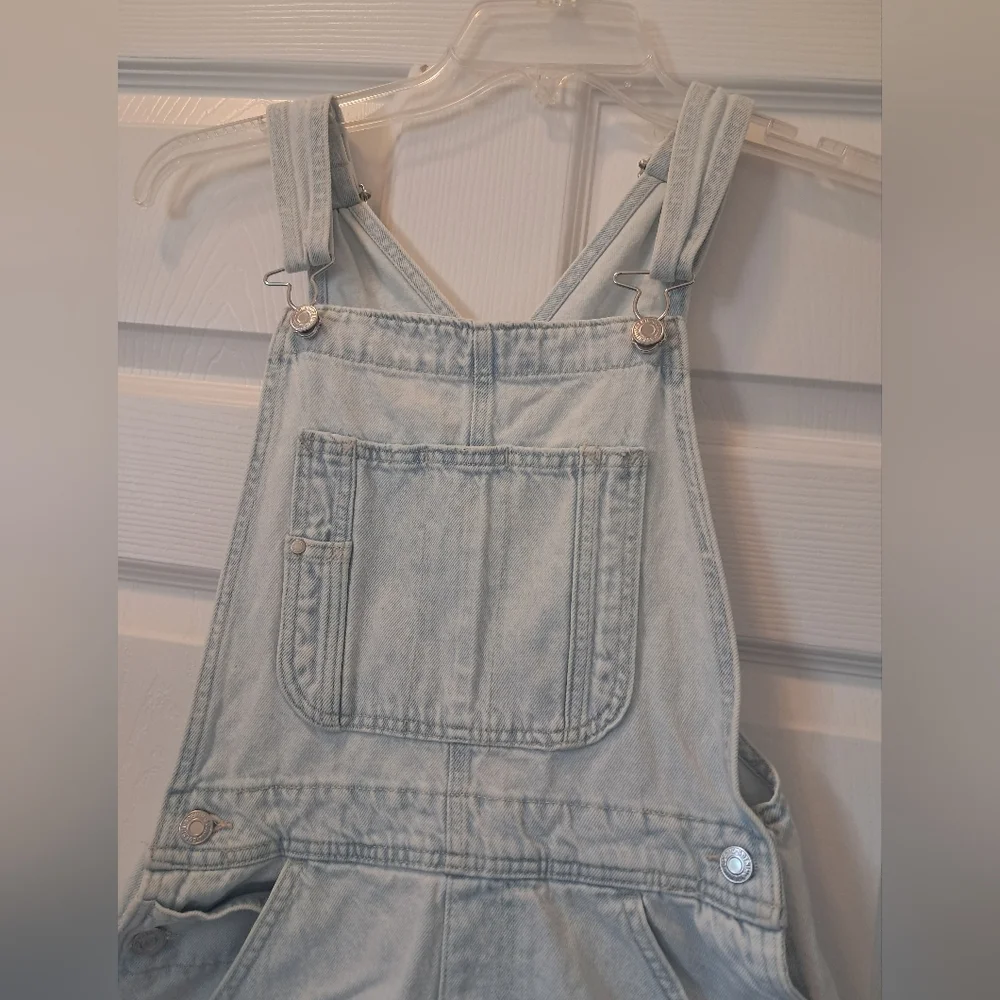 Light Wash Denim Short Overalls - Picture 4 of 8